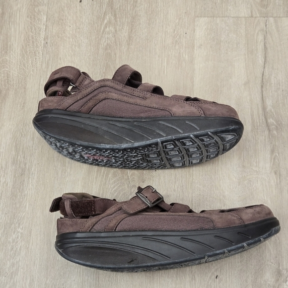 MBT Men\'s Brown Leather Rocker Sole Fisherman Sandals Size 8